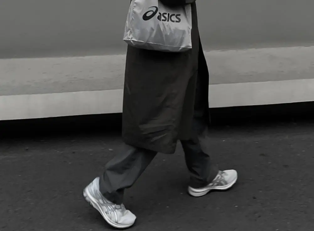 Alternative view of Giày Asics GT-1000 10 'Gray Silver' 1012b642-020