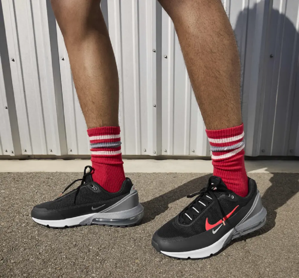 Alternative view of Giày Nike Air Max Pulse 'Black Bright Crimson' FQ4156-001