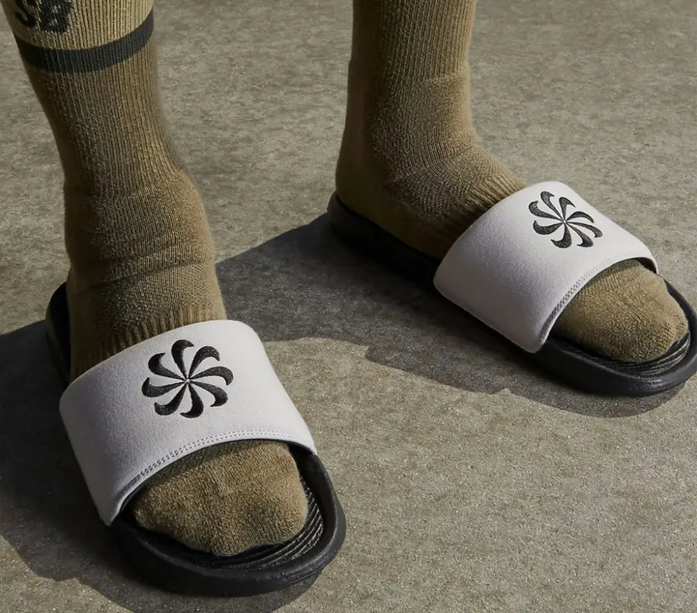 Alternative view of Dép Nike Victori One Slide ‘Light Iron Ore’ DM8598-001