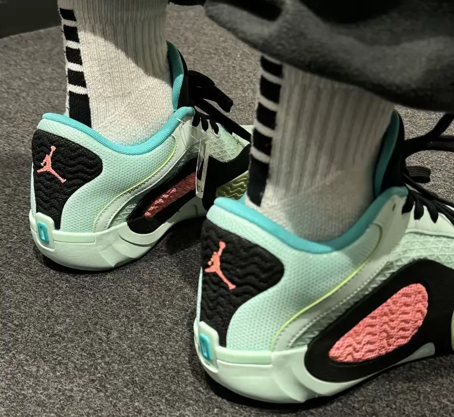 Alternative view of Giày Nike Air Jordan Tatum 2 ‘Vortex’ FJ6457-300