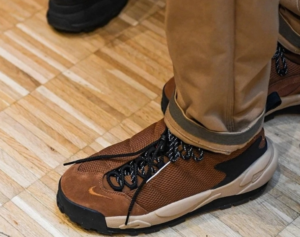 Alternative view of Giày Nike Magmascape x Sacai ‘Light British Tan’ FN0563-200