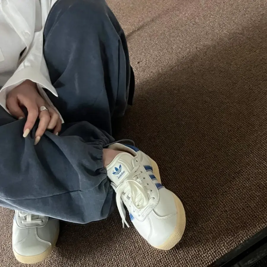 Alternative view of Giày Adidas Gazelle “Ivory Bluebird” IF4599