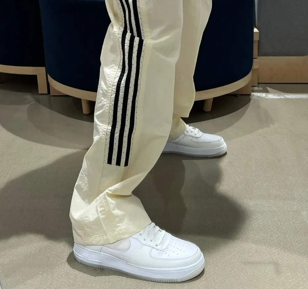 Alternative view of Giày Nike Air Force 1 ’07 LV8 ‘White Phantom’ FN5832-100