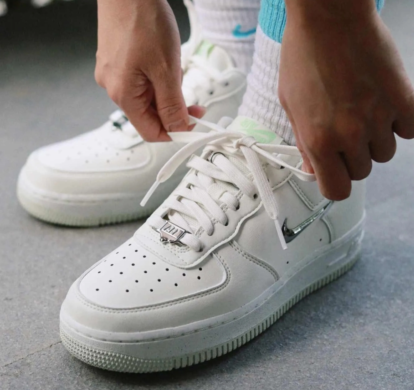 Giày Nike Air Force 1 ’07 SE ‘Liquid Metal’ FN8540-100 - Ảnh 7