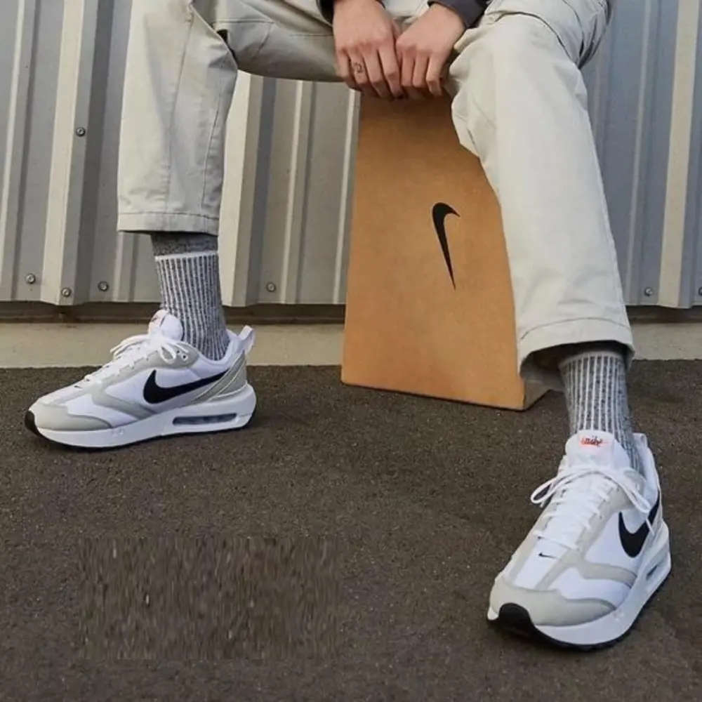 Alternative view of Giày Nike Air Max Dawn 'White Light Bone' DH4656-100