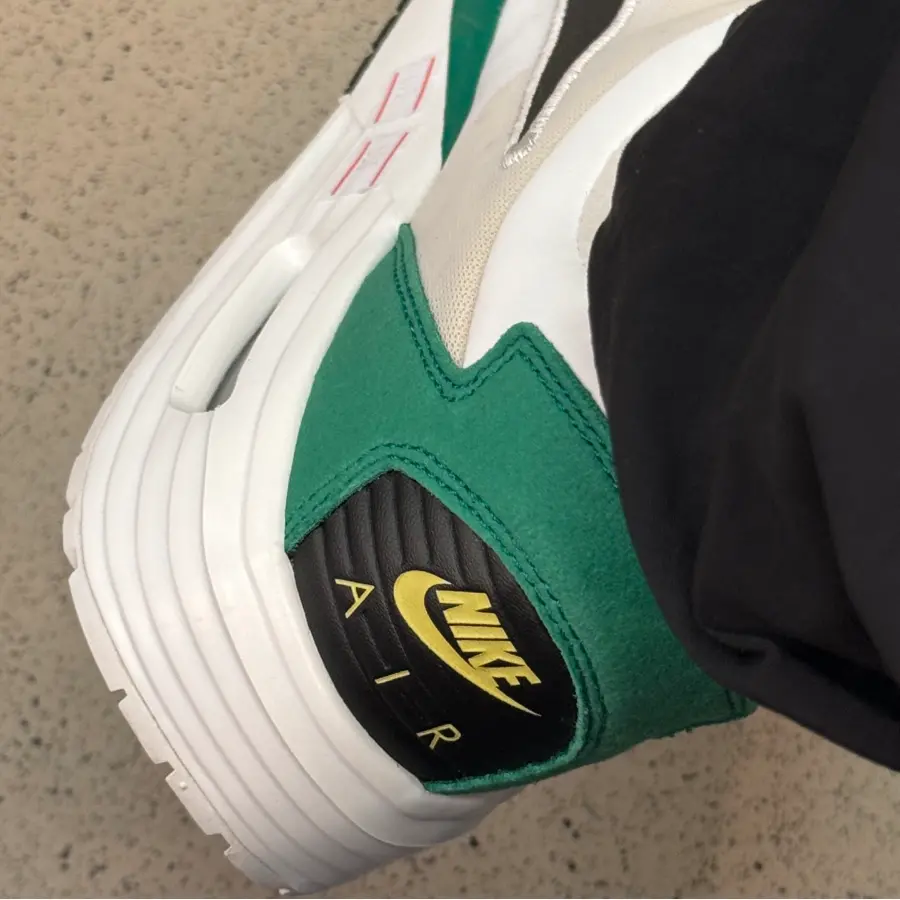Alternative view of Giày Nike Air Max Solo ‘Summit White Malachite’ DX3666-102