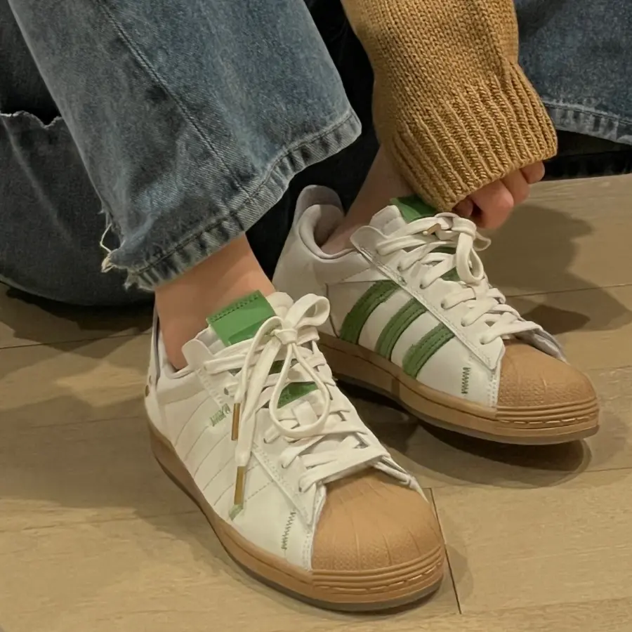 Alternative view of Giày Adidas Superstar x Melting Sadness ‘Karoro’ H06342