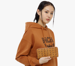 Alternative view of Ví MCM Zip Around Wallet in Visetos Original ‘Cognac’ MXLAAVI01CO001