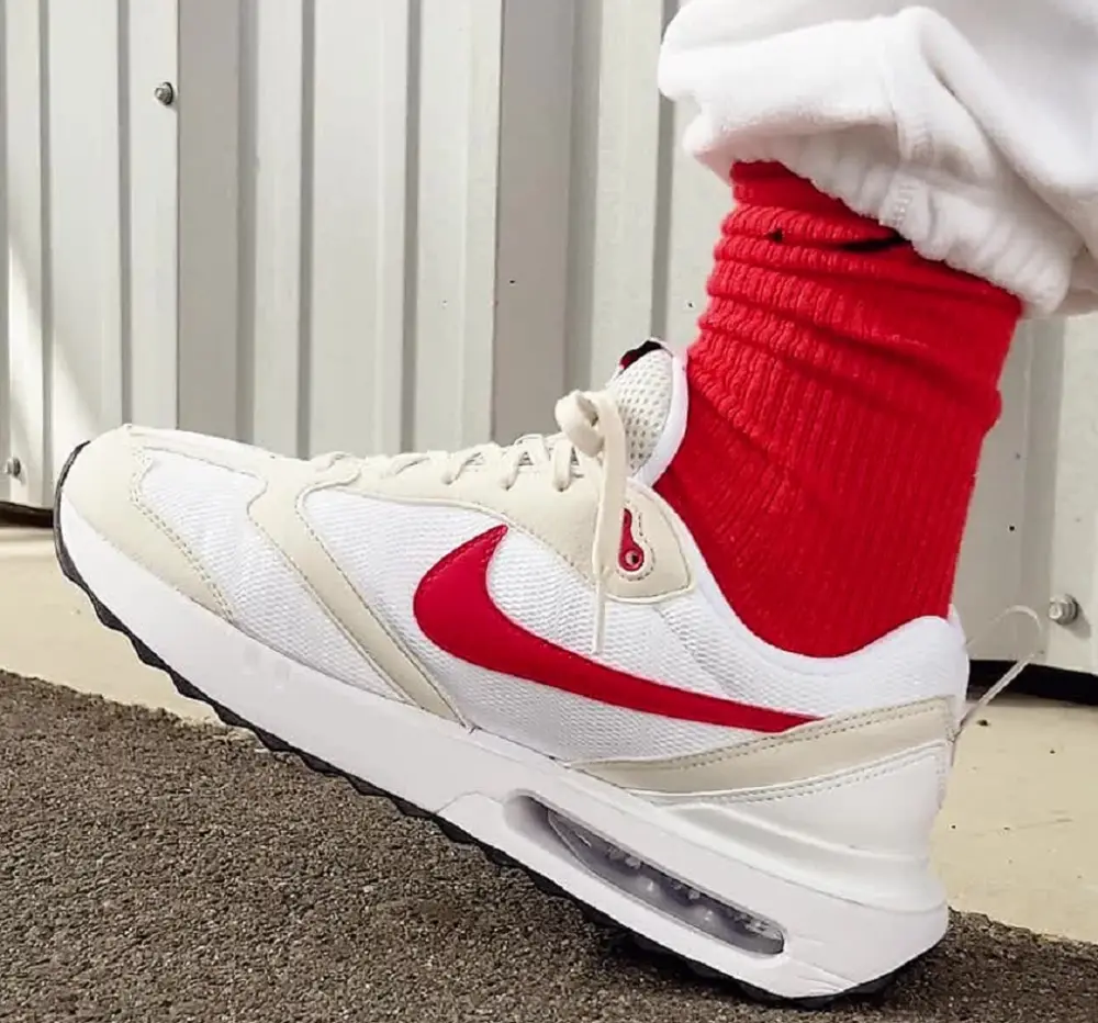 Alternative view of Giày Nike Air Max Dawn 'Phantom Picante Red' DQ3991-003