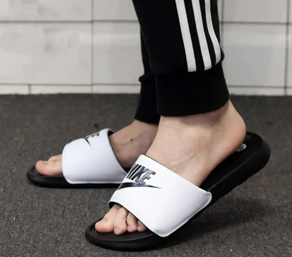 Alternative view of Dép Nike Victori One Slide ‘Black White’ CN9675-005