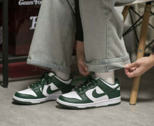 Alternative view of Giày Nike Dunk Low 'Michigan State' CW1590-102