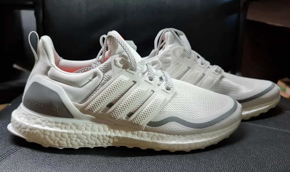 Alternative view of Giày Adidas UltraBoost Reflective ‘Crystal White’ EG8104