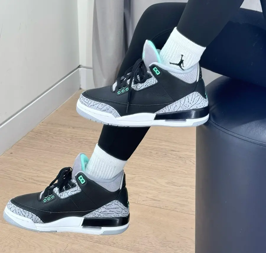 Alternative view of Giày Nike Air Jordan 3 Retro ‘Green Glow’ CT8532-031