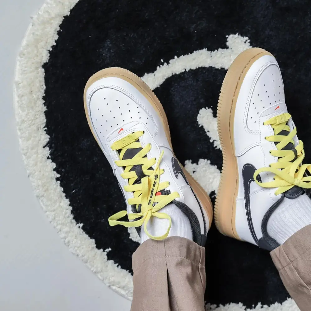 Alternative view of Giày Nike Air Force 1 LV8 DO5854-100