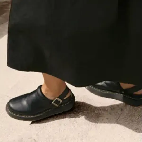 Alternative view of Dép Dr. Martens Laketen Leather Platform Mules ‘Black’ 31525001