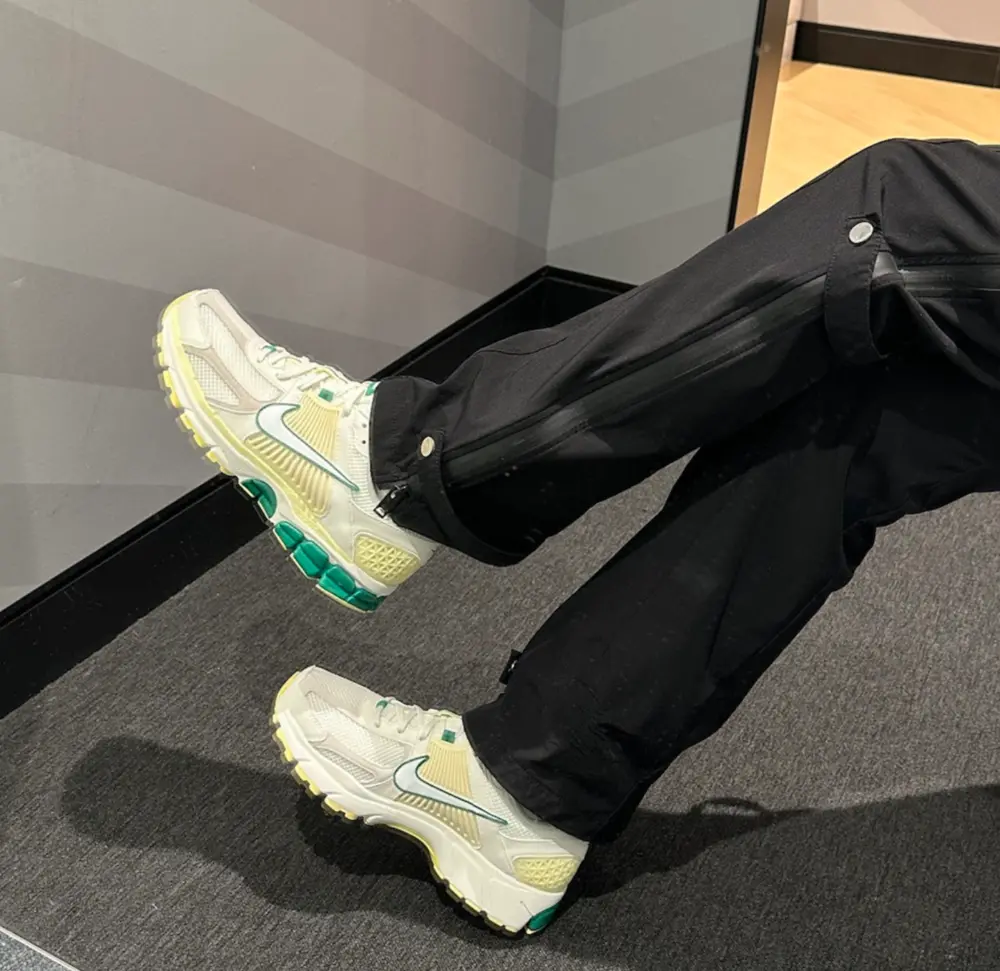 Alternative view of Giày Nike Zoom Vomero 5 ‘Malachite Alabaster’ FN8361-100
