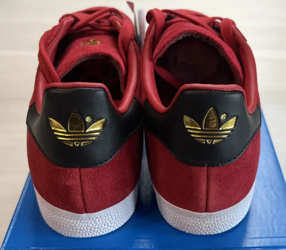 Alternative view of Giày Adidas Gazelle x Manchester United ‘Red Black’ IE8503