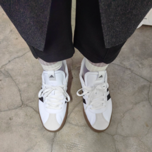 Alternative view of Giày Adidas VL Court 2.0 ‘White Black Gum’ ID6015