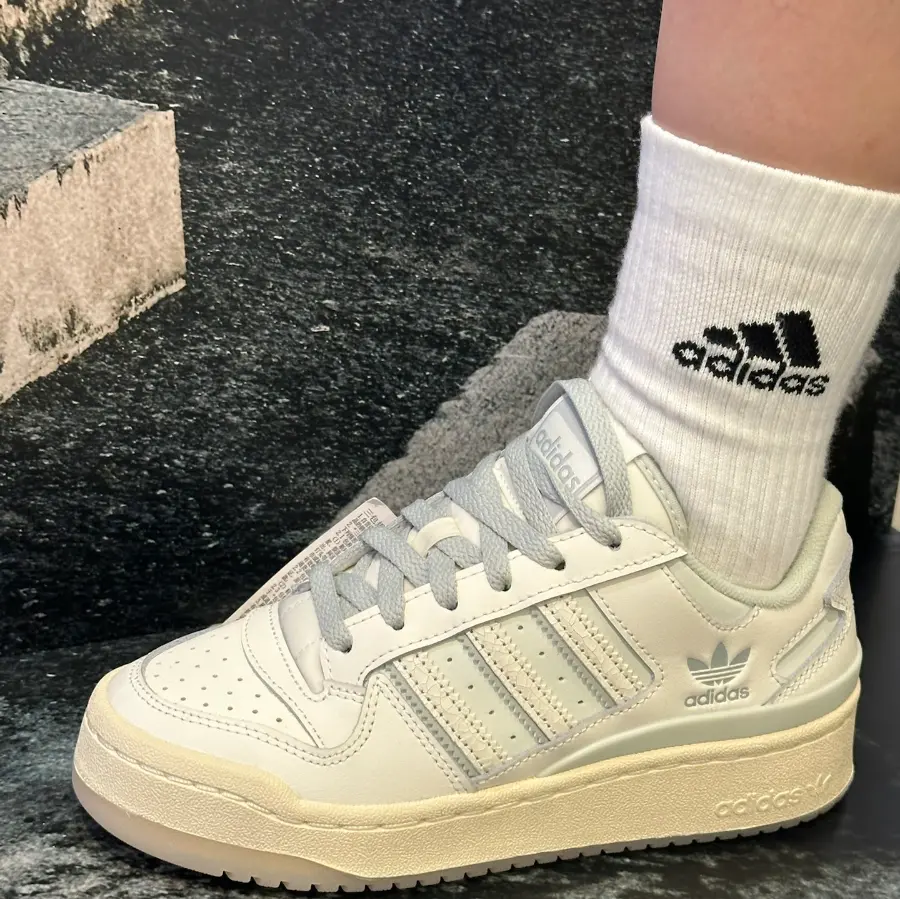 Alternative view of Giày Adidas Wmns Forum Bold Stripes ‘White Silver’ IG3973