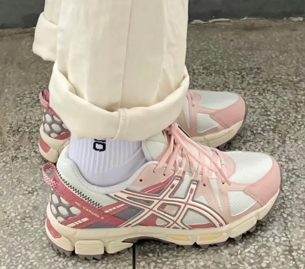 Alternative view of Giày Asics Gel Kahana 8 ‘White Pink’ 1012A978-103