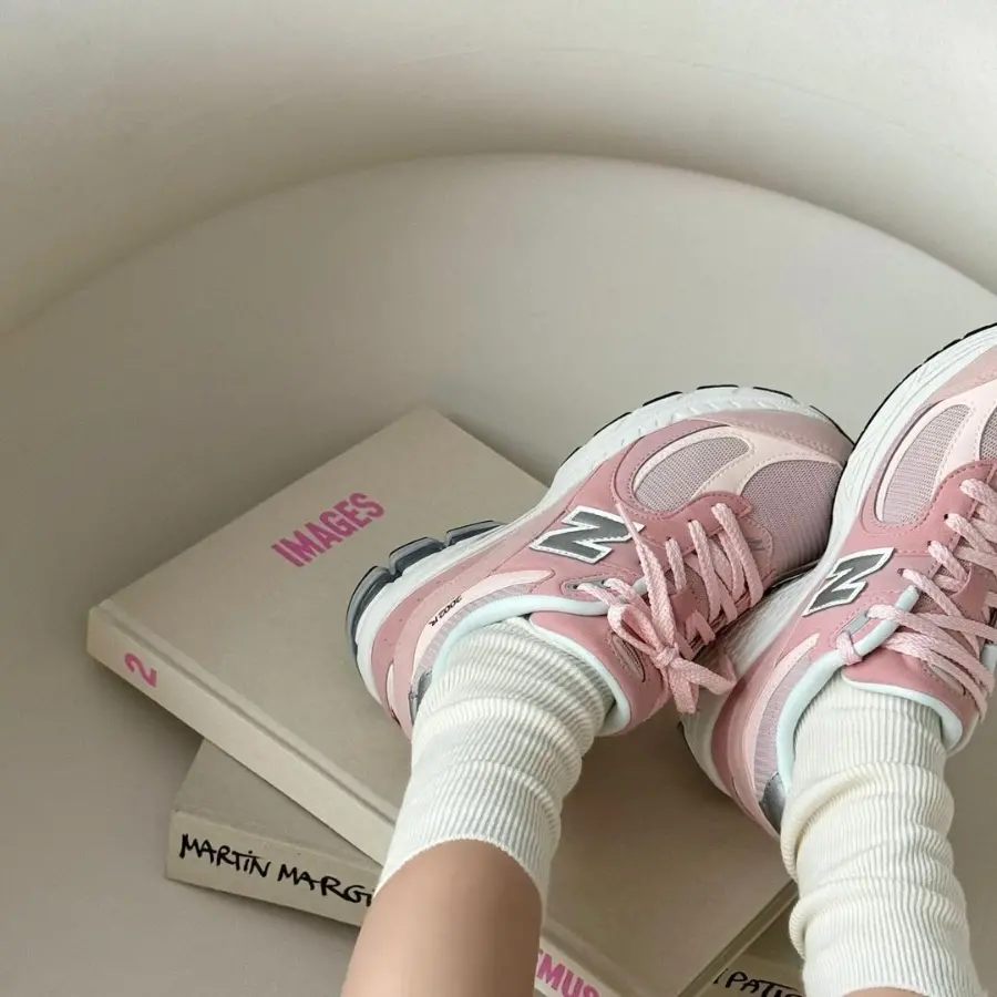 Alternative view of Giày New Balance 2002R Big Kid ‘Pink Sand’ GC2002SK