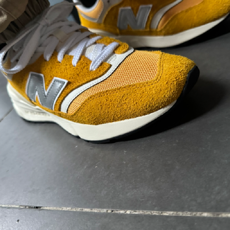 Giày New Balance 997R “Varsity Gold” U997RCB - Ảnh 3
