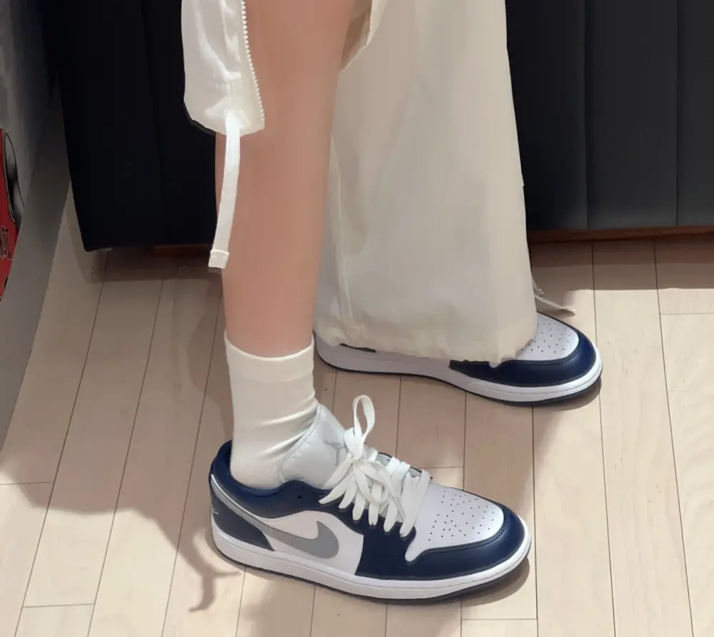 Giày Nike Air Jordan 1 Low ‘Midnight Navy Wolf Grey’ 553560-141 - Ảnh 8