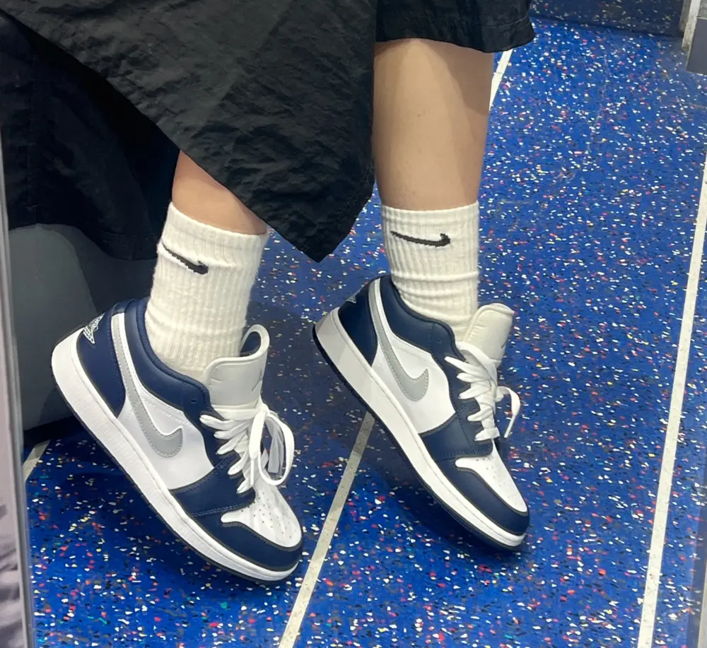 Giày Nike Air Jordan 1 Low ‘Midnight Navy Wolf Grey’ 553560-141 - Ảnh 3