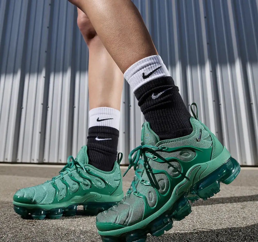 Alternative view of Giày Nike Air VaporMax Plus ‘White Metallic Silver’ FQ8895-100