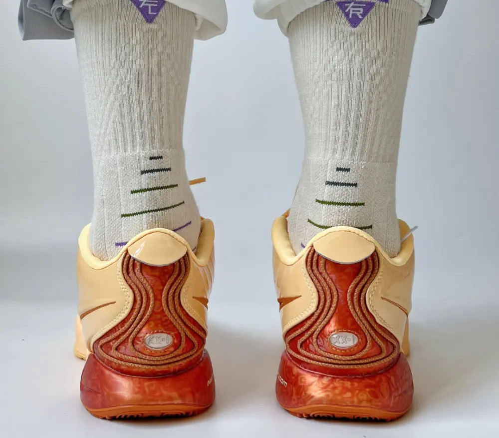 Alternative view of Giày Nike LeBron 21 ‘Melo Melo’ FV2345-800