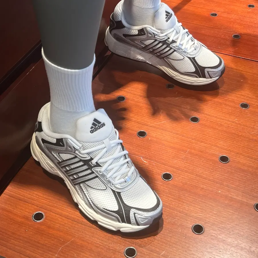 Alternative view of Giày Adidas Response CL ‘White Silver Black’ IG6226