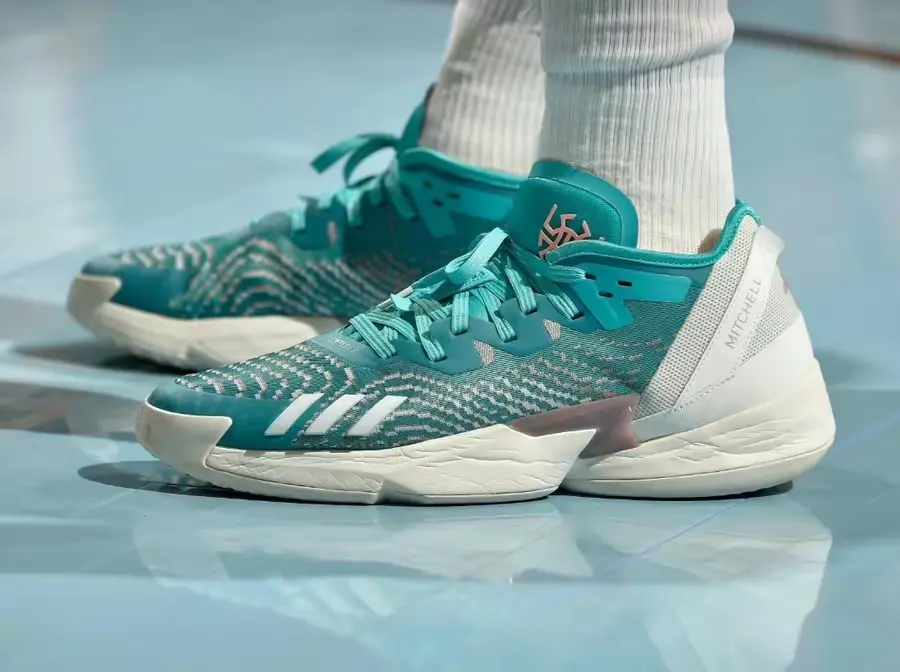 Alternative view of Giày Adidas D.O.N. Issue #4 ‘International Wms Day’ HR0718
