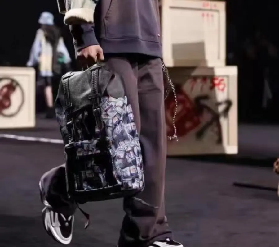 Alternative view of Balo Sprayground Shark Capacity Backpack W0845712