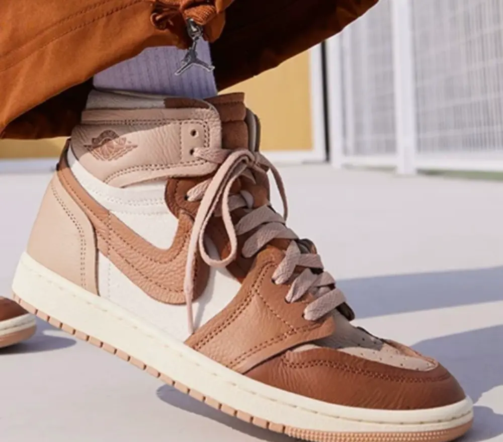 Alternative view of Giày Nike Air Jordan 1 High MM ‘Legend Brown’ FB9891-200