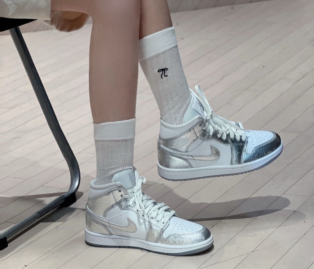 Giày Nike Air Jordan 1 Mid SE ‘Metallic Silver’ FN5031-100 - Ảnh 2