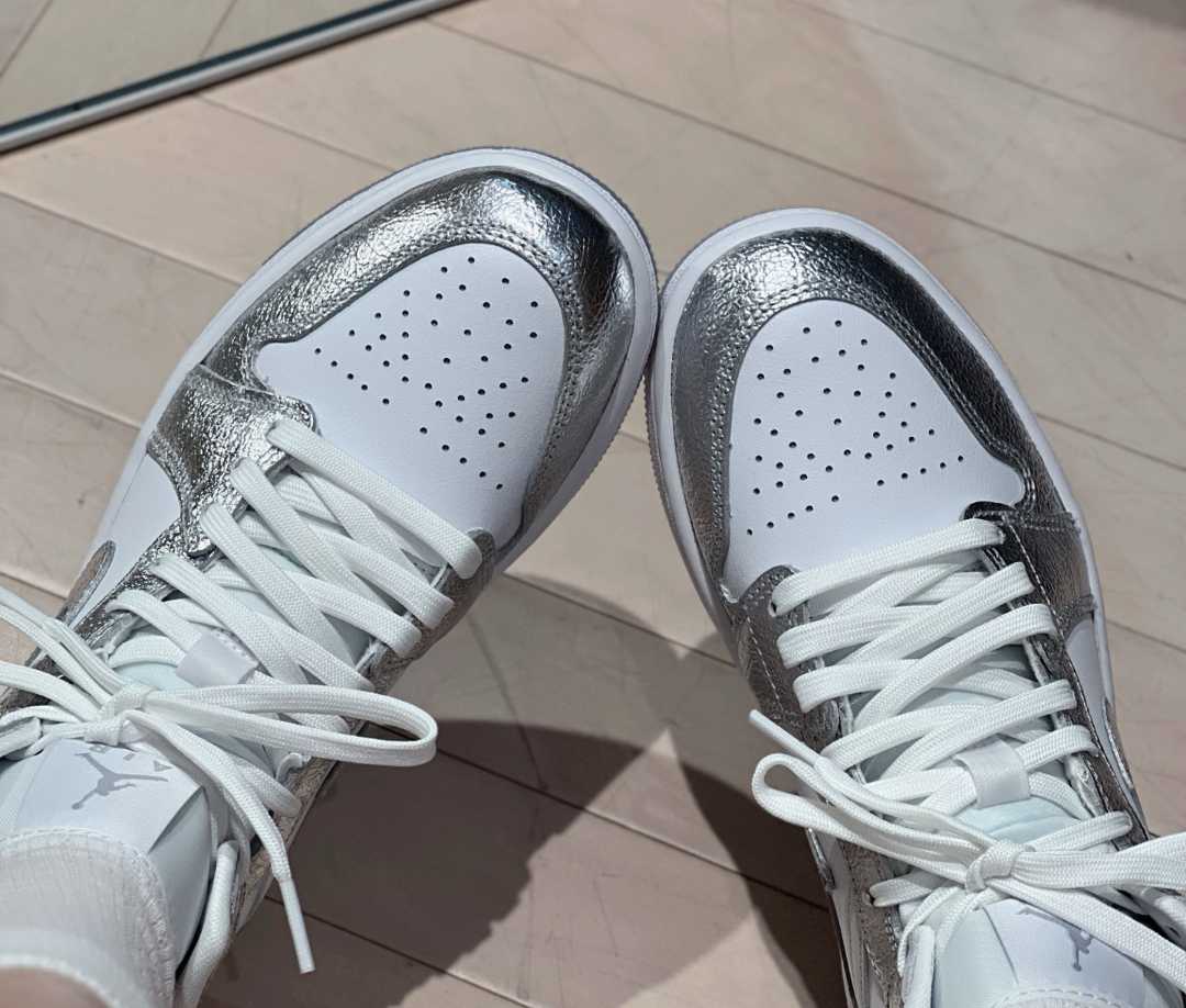 Giày Nike Air Jordan 1 Mid SE ‘Metallic Silver’ FN5031-100 - Ảnh 4