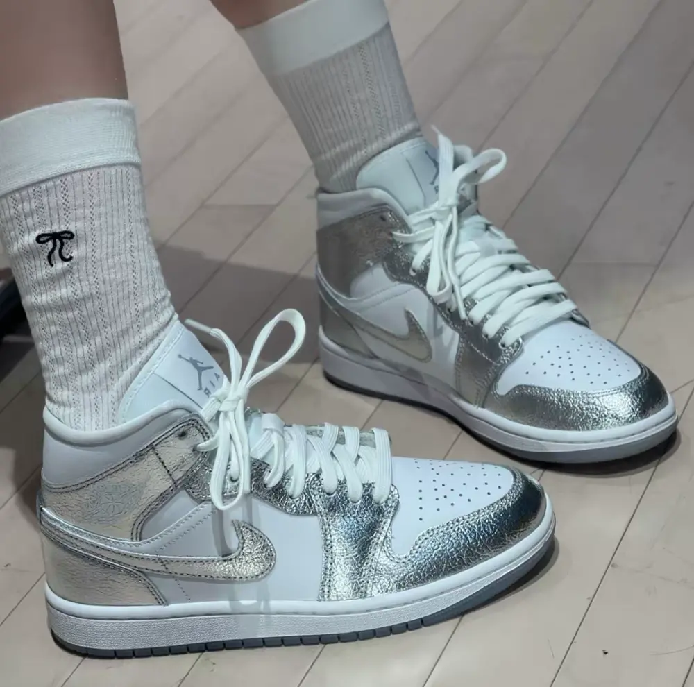 Giày Nike Air Jordan 1 Mid SE ‘Metallic Silver’ FN5031-100 - Ảnh 3