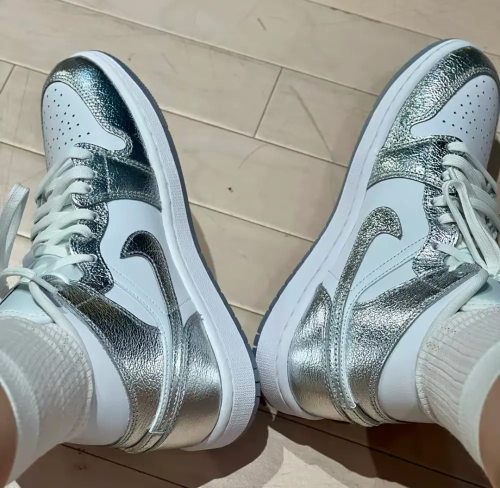 Giày Nike Air Jordan 1 Mid SE ‘Metallic Silver’ FN5031-100 - Ảnh 5