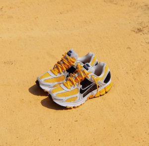 Alternative view of Giày Nike Zoom Vomero 5 ‘University Gold’ FB9149-002