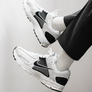 Alternative view of Giày Nike Air Zoom Vomero 5 ‘White Black’ FB9149-101