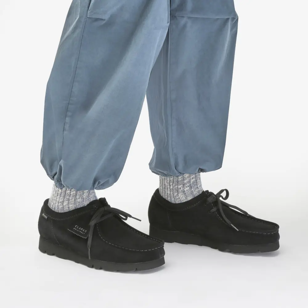Alternative view of Giày Clarks Originals Wallabee GTX 'Black Suede' 26149449