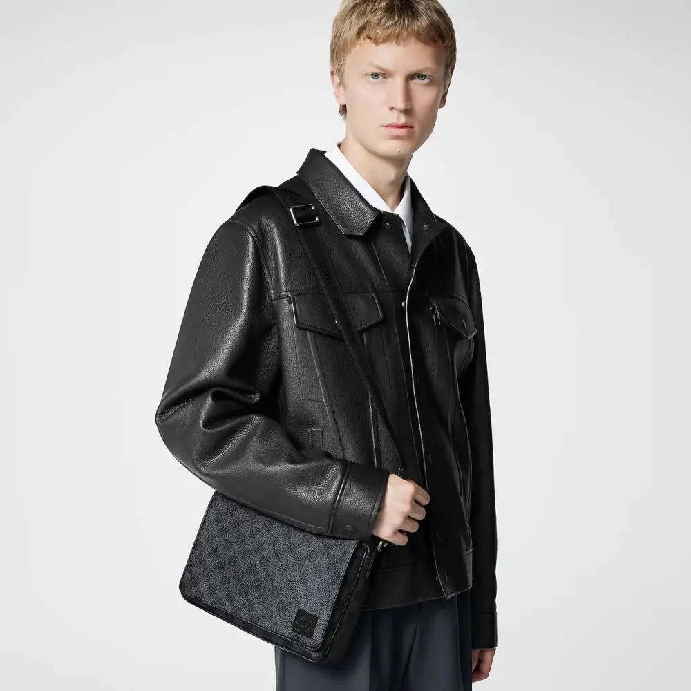 Alternative view of Túi Louis Vuitton District PM Messenger Bag ‘Black’ N42710
