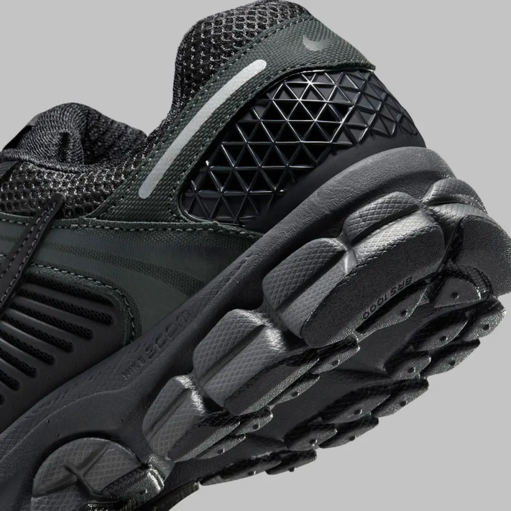 Alternative view of Giày Nike Zoom Vomero 5 ‘Triple Black’ FQ7079-002
