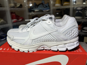 Alternative view of Giày Nike Air Zoom Vomero ‘Sail Vast Grey’ FQ7079-100