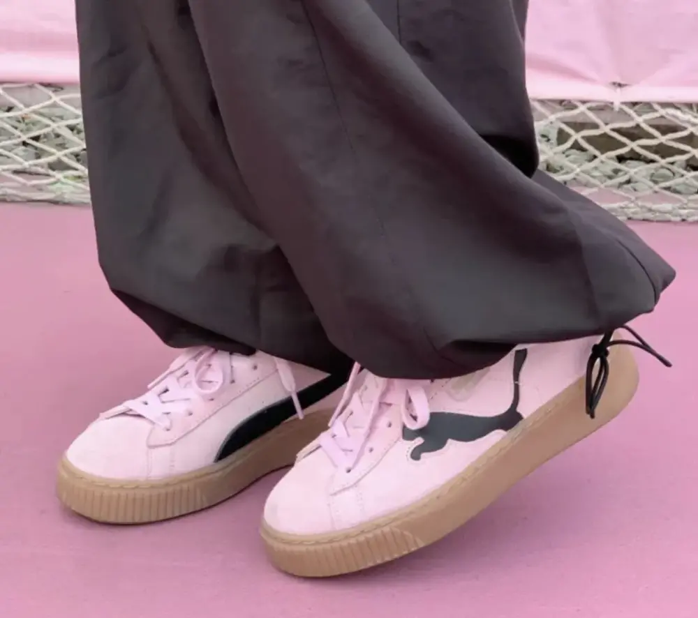 Alternative view of Giày Puma Suede Platform 'Cutout Pearl Pink Black' 397233-05