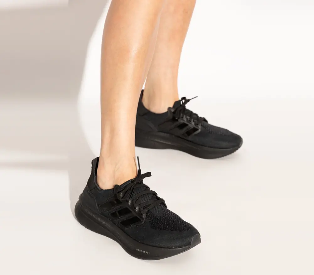 Alternative view of Giày Adidas UltraBoost 5 ‘Triple Black’ ID8812