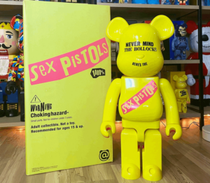 Alternative view of Mô hình Bearbrick Sex Pistols 'Never Mind The Bollocks' Chrome 1000%