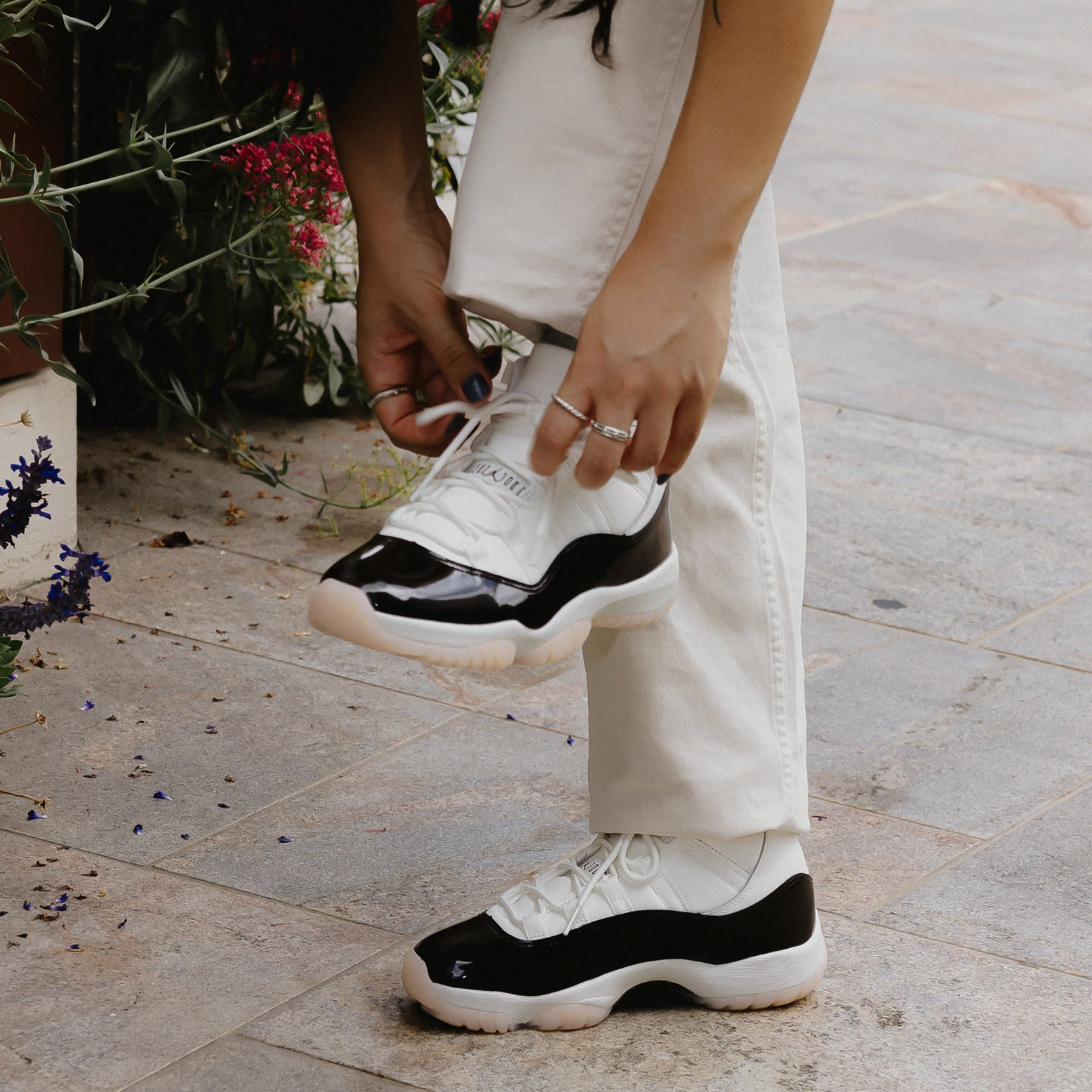 Giày Nike Air Jordan 11 Retro ‘Neapolitan’ AR0715-101 - Ảnh 2