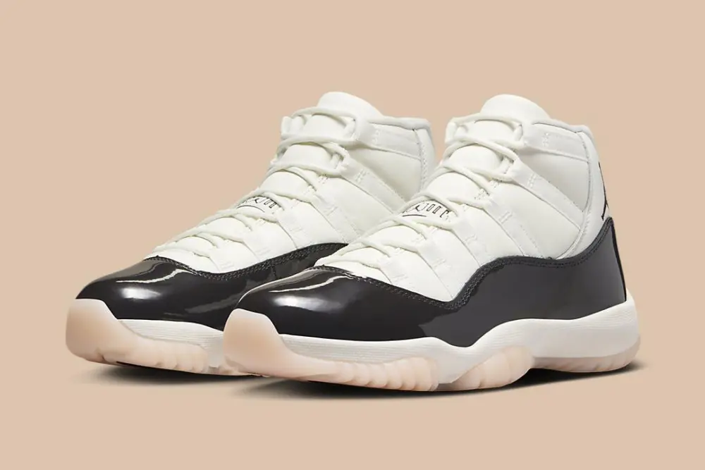 Giày Nike Air Jordan 11 Retro ‘Neapolitan’ AR0715-101 - Ảnh 3