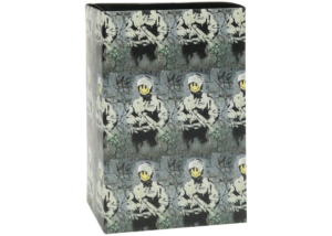 Alternative view of Mô hình Bearbrick Riot Cop 100% & 400% Set